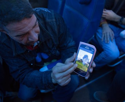 6 reasons smartphones are vital for refugees