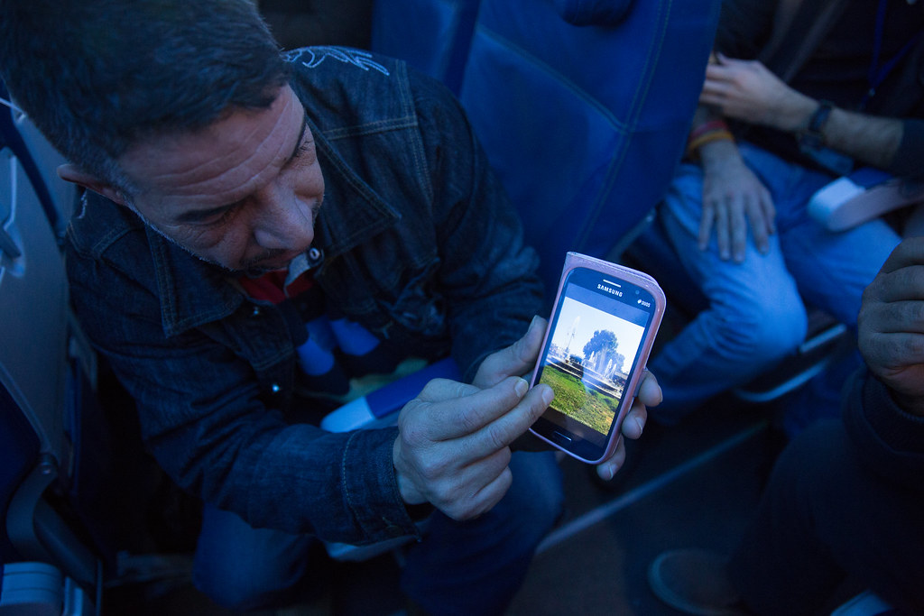 6 reasons smartphones are vital for refugees